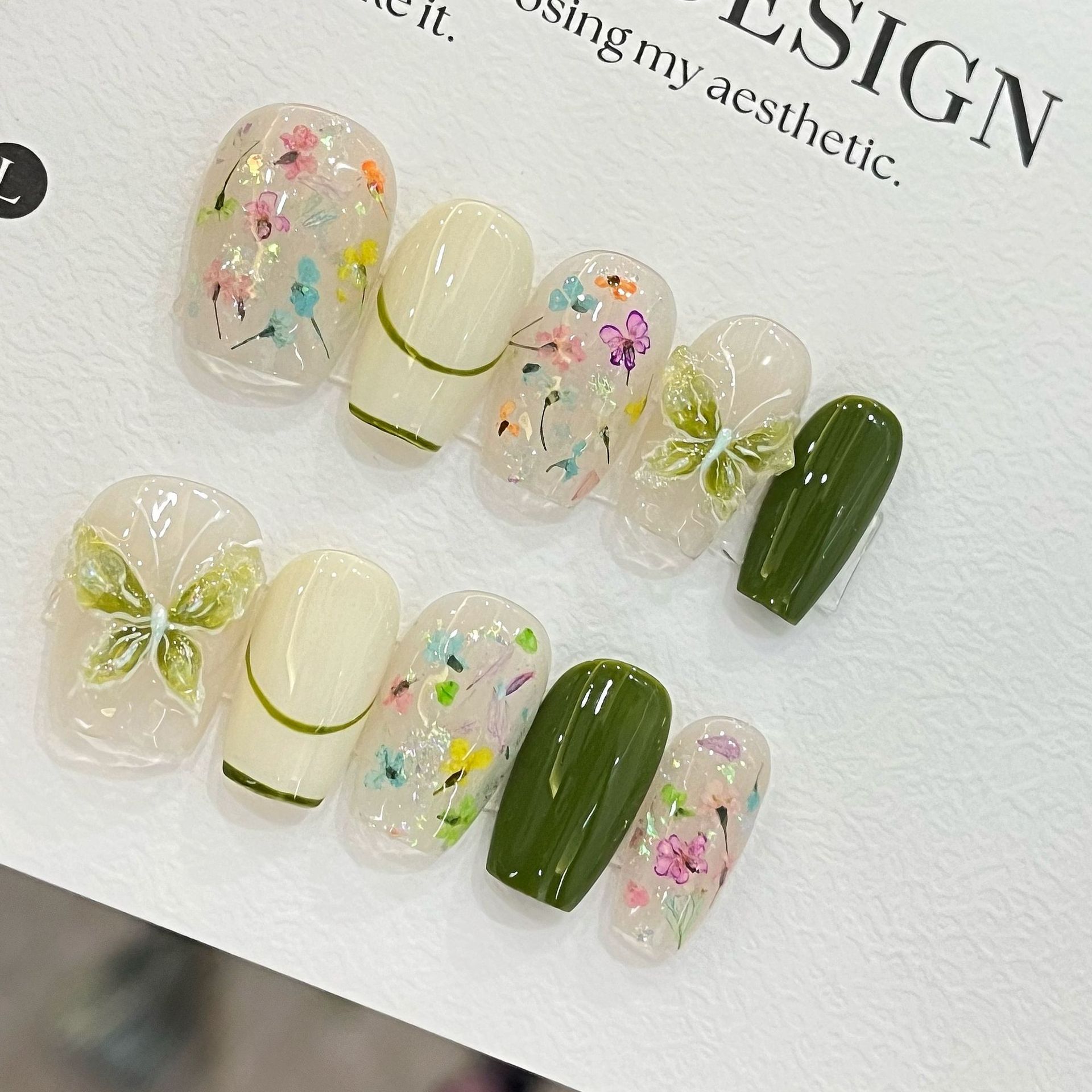 10 個蝶の花フェイクネイルミディアムコフィン付け爪パールグ - Nail Art Flower のレビューと価格