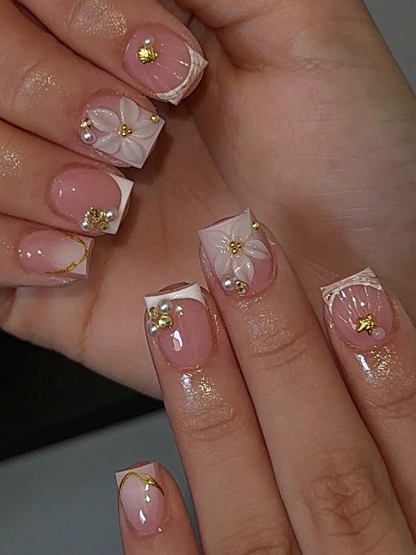 24個入りショートスクエアホワイトフレンチフラワーアクリルプ - Nail Art Flower のレビューと価格
