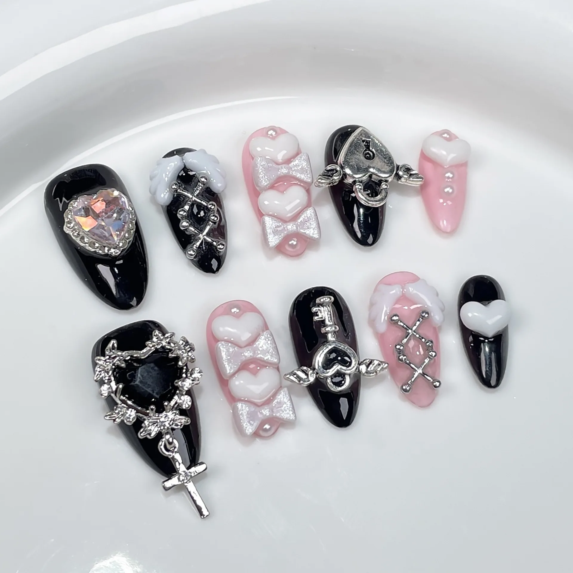 3Dバタフライメタルデザインの偽の爪,ダークブラック,プレス - Nail Art Pink のレビューと価格