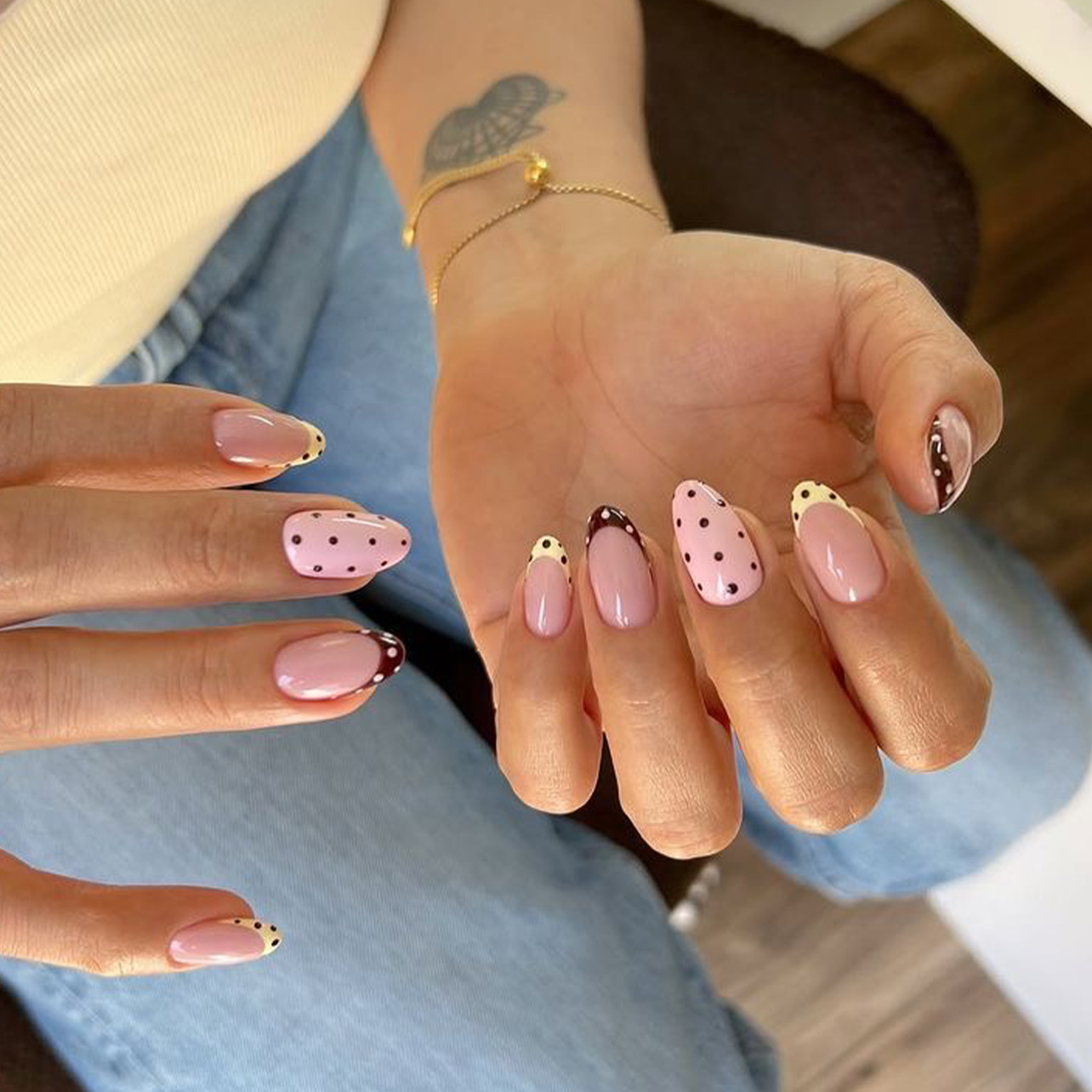 24枚入りアーモンド型つけ爪セット、水玉模様フルカバー仕上げ - Nail Art Pink のレビューと価格