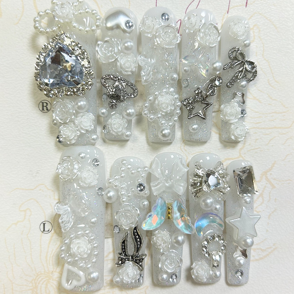 10個入り キュートなジライ系ホワイトハンドメイドつけ爪 3 - Nail Art Flower のレビューと価格