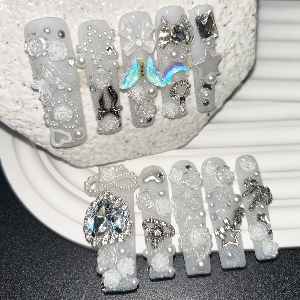 10個入り キュートなジライ系ホワイトハンドメイドつけ爪 3 - Nail Art Flower のレビューと価格