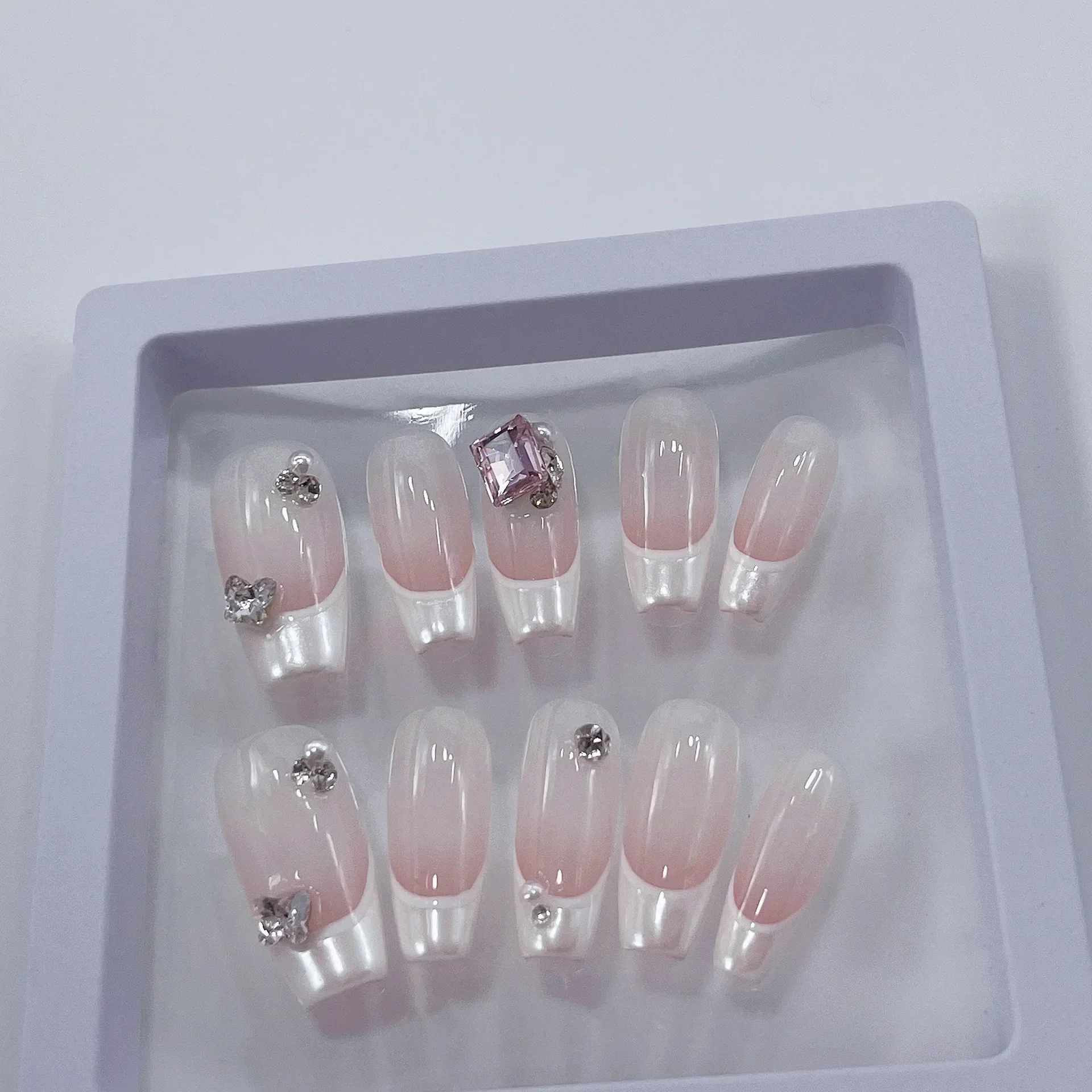 白いエッジの付いたフランスの偽のネイル,取り外し可能,フルカ - Nail Art Pink のレビューと価格