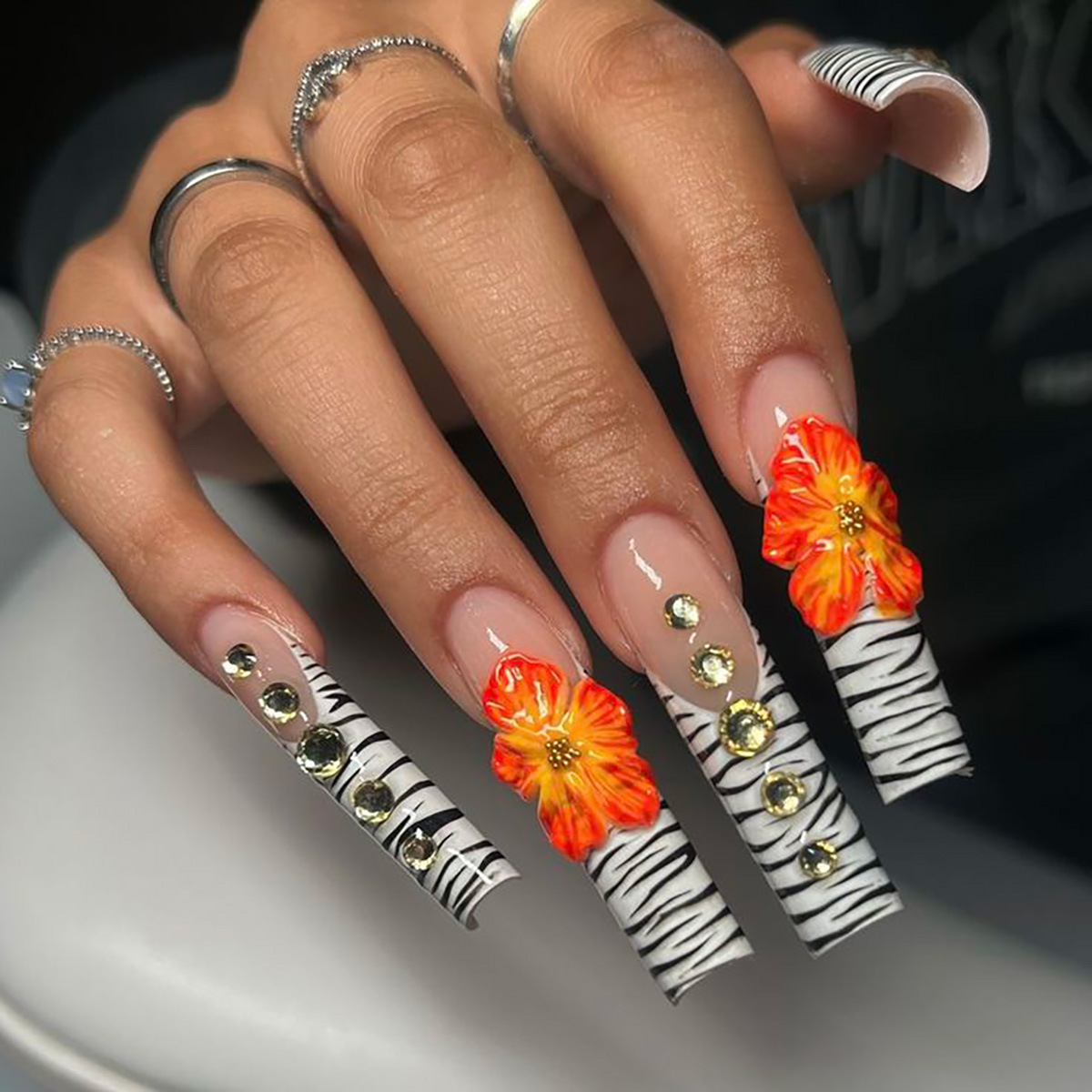 24枚入りフラワープレスオンネイルアートラインフレンチチップ - Nail Art Flower のレビューと価格
