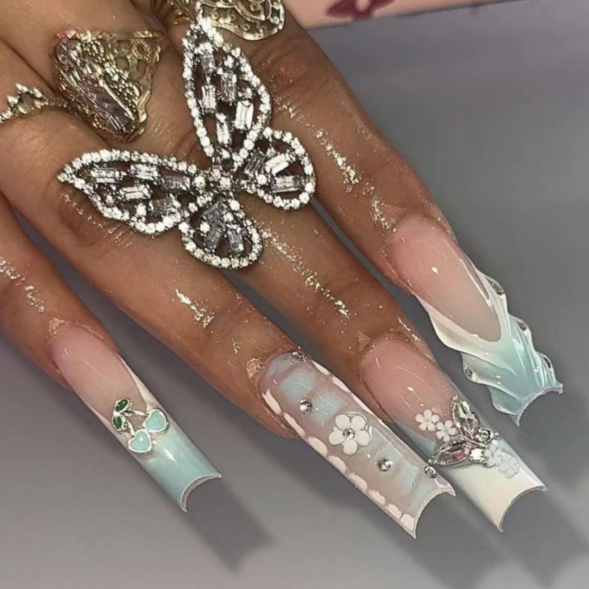24枚入りフラワープレスオンネイルアートラインフレンチチップ - Nail Art Flower のレビューと価格